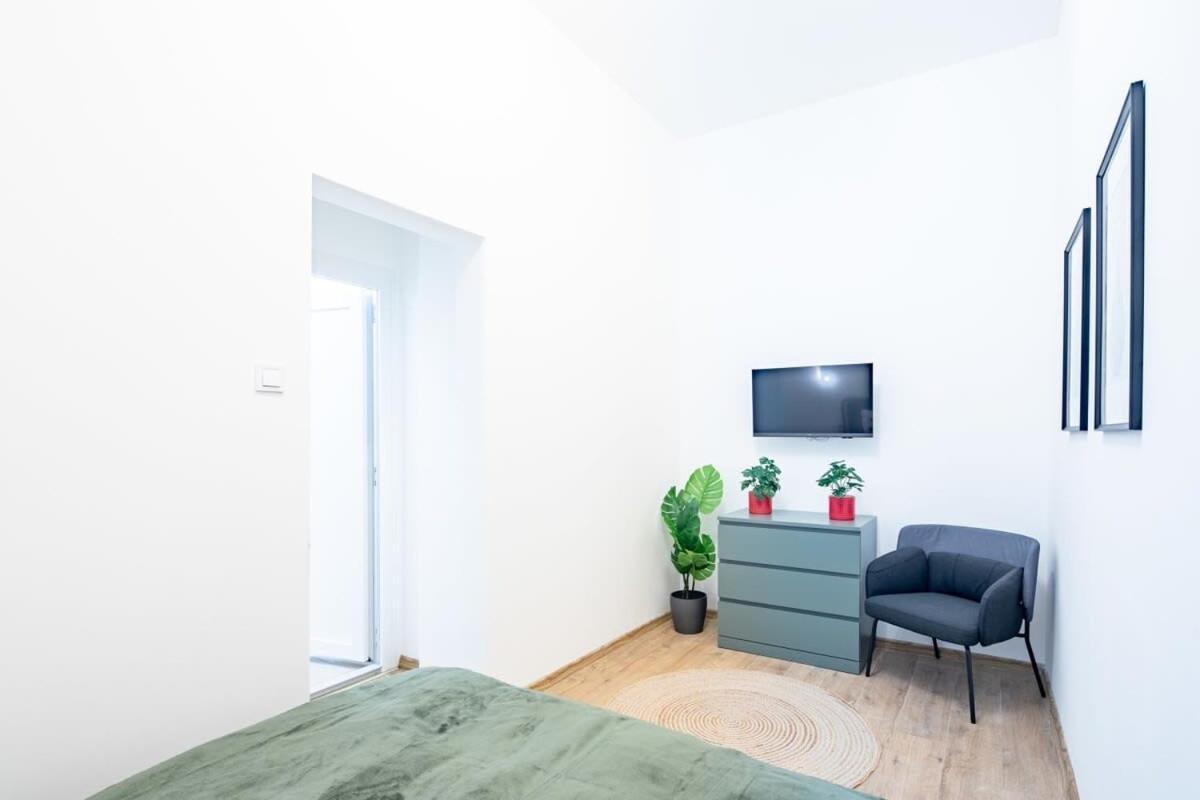 Central - New - Comfy Ac Studio 布达佩斯 外观 照片