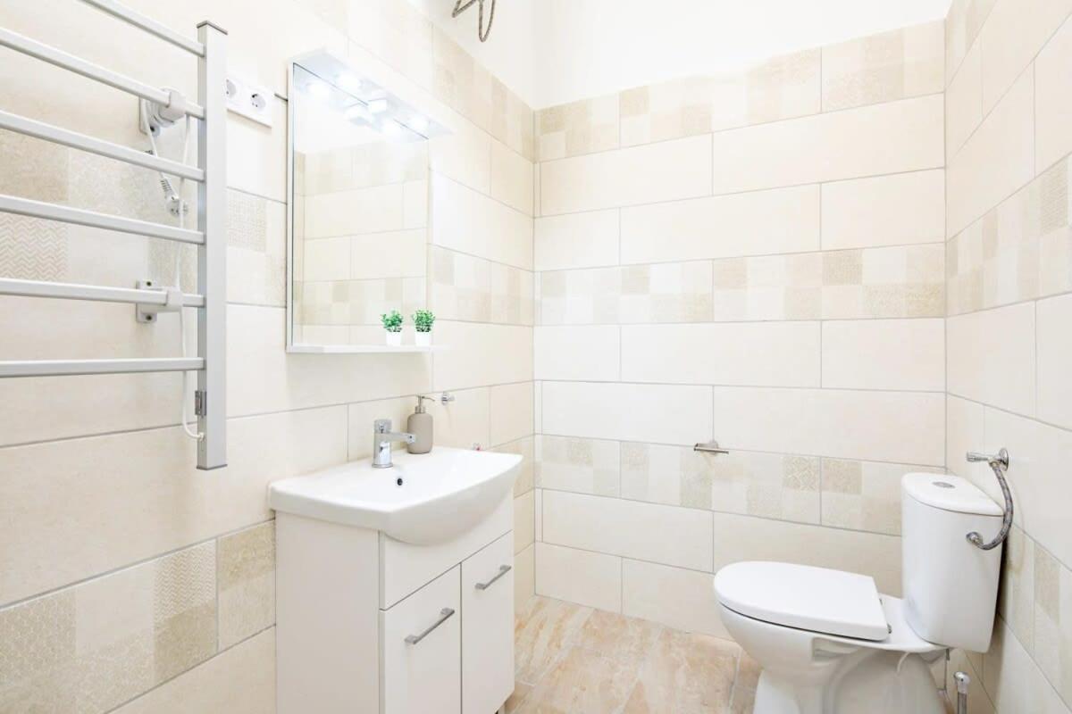 Central - New - Comfy Ac Studio 布达佩斯 外观 照片